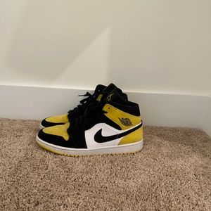 Jordan 1s Yellow Toe